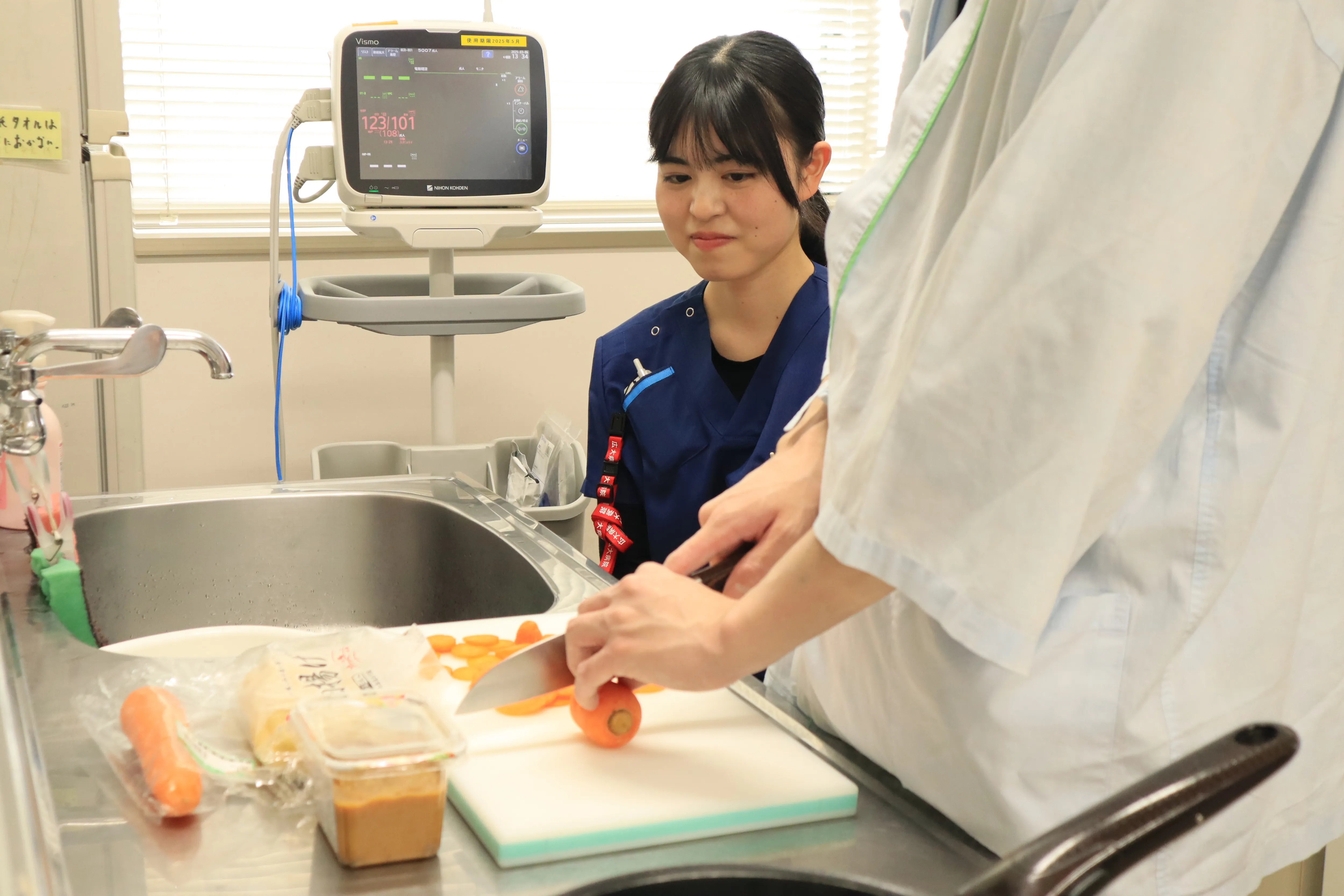 包丁を使う訓練の写真